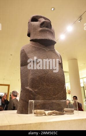 Moai Conocido Como Hoa Hakananai A Una Figura De Antepasado Bas Ltico