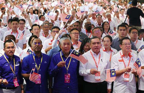 Grassroots Members Have Mixed Feelings Over Dap Umno Friendship Suara