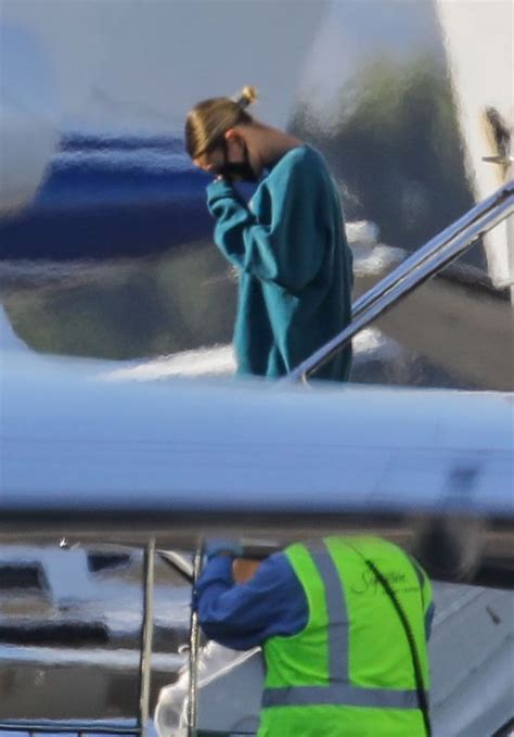 Hailey Bieber And Justin Bieber Van Nuys Airport In Los Angeles 0520