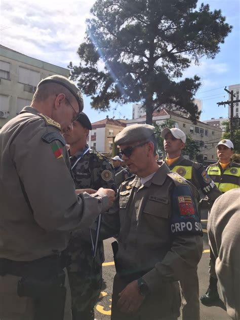 Comandante Do Crpo Sul Recebe Comenda Do 11º Bpm Brigada Militar