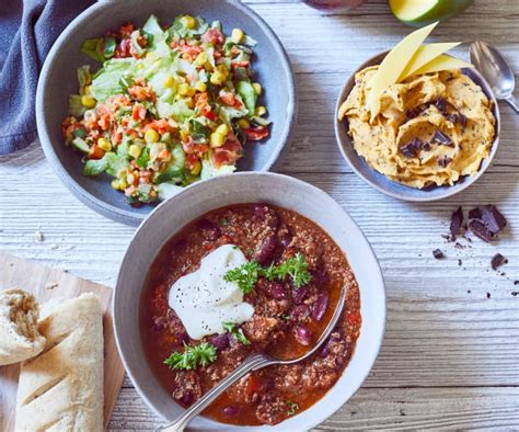 Chili Con Carne Mit Baguette Eisbergsalat Und Mango Schoko Eis