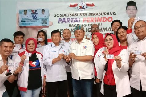 Puluhan Bacaleg Perindo Bandung Semringah Terima Kta Berasuransi