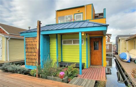 740 Sq Ft Fancy N Funky Floating Home In Seattle Tiny House Pins