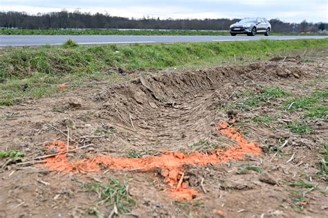 Traces De L Accident De Pierre Palmade Sur La Route D Villiers En