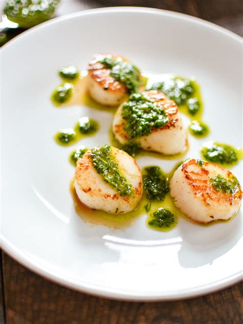 Pan Seared Scallops With Arugula Pesto