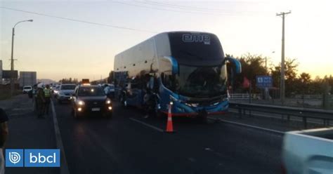 Colisión por alcance entre bus y vehículos menores se registró en Ruta