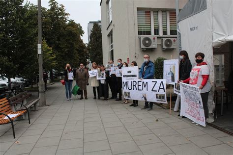 Krak W Protest S Dzi W W Obronie Koleg W Przenoszonych Do Innych