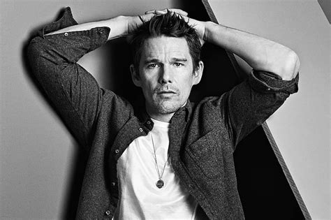 Pose Foto Retrato Actor Blanco Y Negro Camisa Ethan Hawke