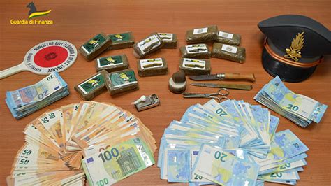 Terracina La Finanza Sequestra Oltre Un Chilo Di Droga E Mila Euro