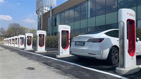 Ricarica Auto Elettriche Nasce Lalleanza Anti Tesla La Repubblica