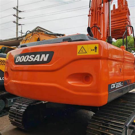 22 Tons Used Doosan Dx225LC Hydraulic Crawler Used Excavator 1 Cubic