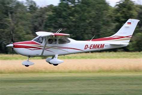 Sportflugzeuge Cessna Skylane Fotos Flugzeug Bild De