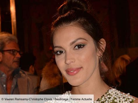 Iris Mittenaere Sexy En Bikini Avec La Chemise Et Le Sac Les Plus En Vue De L T Femme