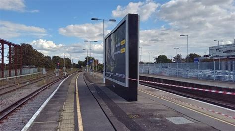 Sittingbourne Station Looking East Peter Whatley Cc By Sa 2 0