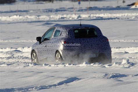 Spyshots: Renault Clio IV Looks Amazing - autoevolution