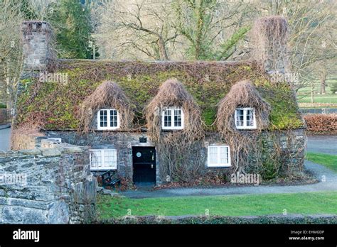 Welsh Stone Cottage Hi Res Stock Photography And Images Alamy