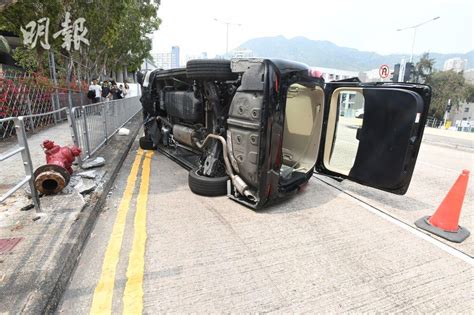 九龍塘私家車失事撞壆翻側 1406 20240326 港聞 即時新聞 明報新聞網