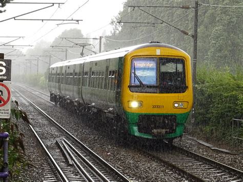 Lm 323211 Bournville London Midland Class 323 323211 Ar Flickr