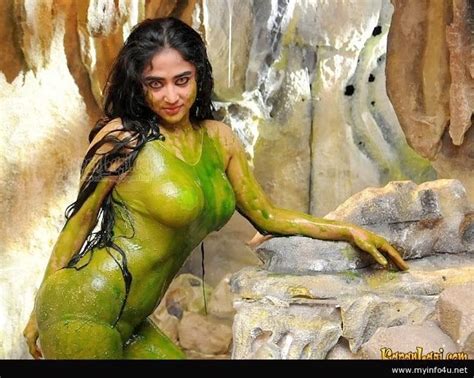 20 Foto Hot Seksi Dewi Persik Si Goyang Gergaji