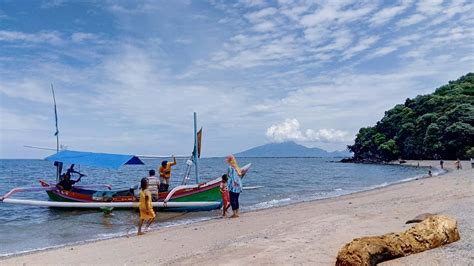 Pantai Tampora Situbondo Hamparan Pasir Putih Dan Perairan Laut Yang