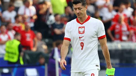 Jest decyzja ws występu Lewandowskiego z Francją Nie wszyscy będą