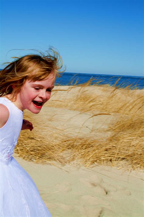 File:Happy Girl Midori Running at The Beach.jpg - Wikimedia Commons