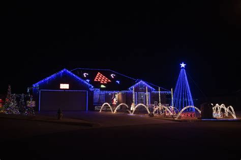 The 5 most festive drive-thru holiday light shows for 2020 - Upworthy