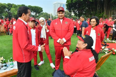 Presiden Joko Widodo Serahkan Bonus ASEAN Para Games 2023 Kepada