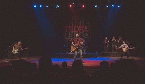 Fabiano Cambota fala sobre desafios e novidades da banda Pedra Letícia