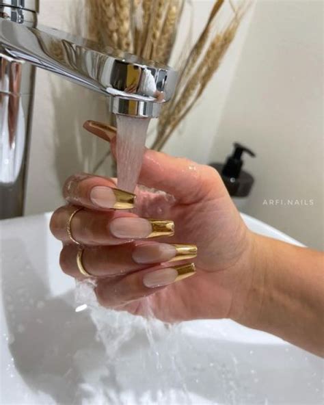 50 Cute Gold Nails For Your Next Manicure The Pink Brunette Gold