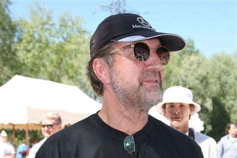 Yarmolnik spoke about artists leaving Russia 11:56 - Social Bites