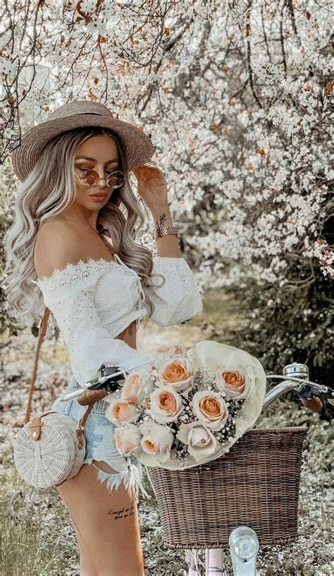 Pin By 🥂Ᏸʅυҽ🎆Ꮢσʂҽ🥂 Ii On ° •four Seasons• ° Prom Dresses With Pockets Bicycle Chic Flower