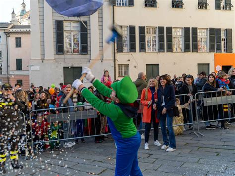 Carnevale Migliaia In Piazza Nel Weekend Tra Pentolaccia Costumi E