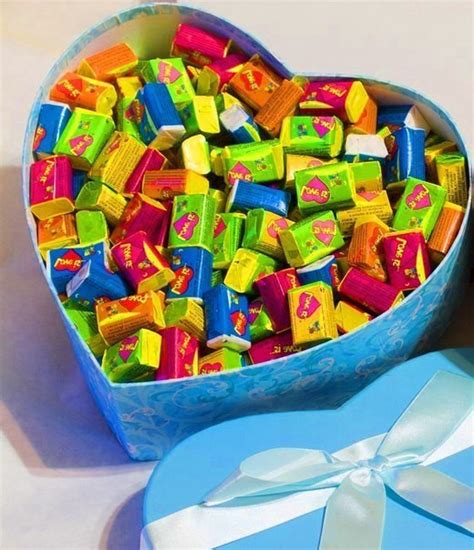 Жевательная жвачка Love is, жвачки лове ис в подарочной упаковке 50 шт ...