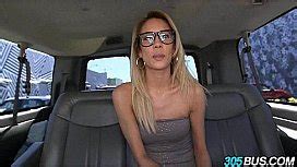 Sexy Amateur Sales Woman Fucked On The 305bus 1 XNXX