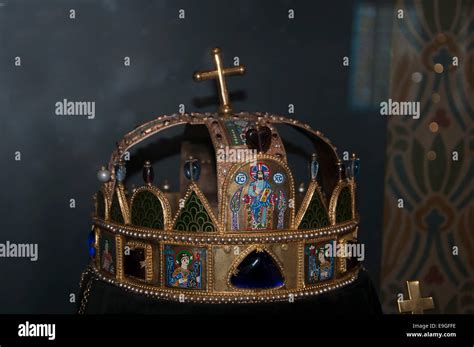 Crown jewels replica hi-res stock photography and images - Alamy