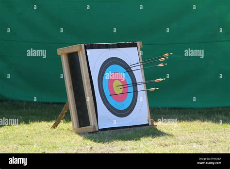 Archery Target Hi Res Stock Photography And Images Alamy