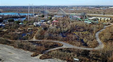 Abandoned Six Flags New Orleans Rpics