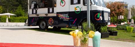 Cocktail Van Der Therme Wien Serviert Summerdrinks Am Pool Wien Holding