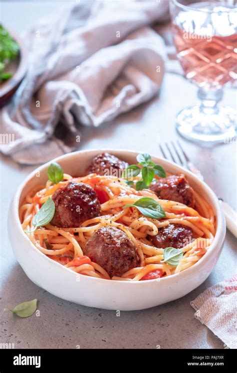 Spaghetti with meatballs and tomato sauce Stock Photo - Alamy