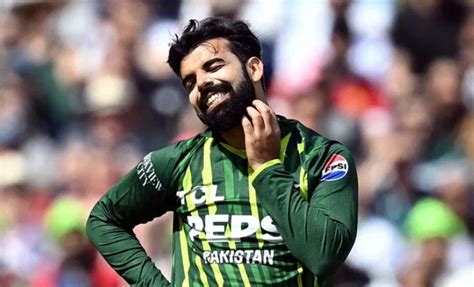 Fan S Cheeky Dig At Shadab Khan Over Sixes During Pakistan S T20I