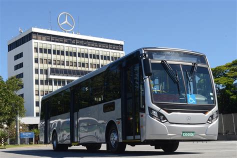 Novo ônibus Mercedes Benz transporta até 100 passageiros apenas