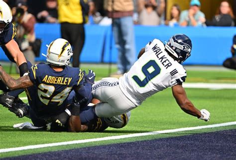 Nfl Breakthrough Player Of Week 7 Seattle Seahawks Rb Kenneth Walker Iii