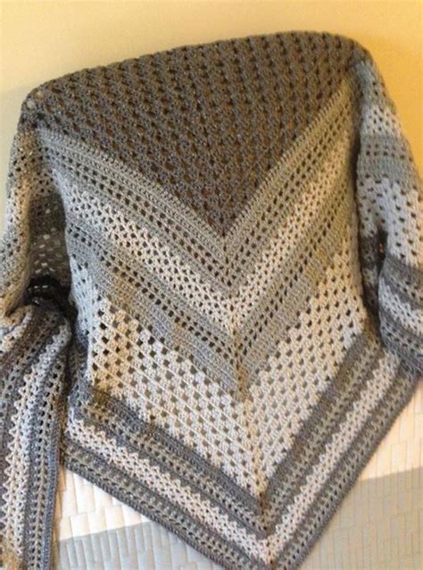 Pin by Renee Lubo on SZYDEŁKO Crochet cape Crochet shawl Crochet