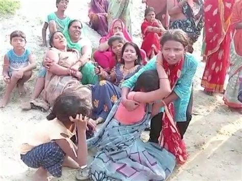 एक को लोगों ने सुरक्षित निकाला दो महिलाएं लापता Three Women Drowned In River Two Rescued