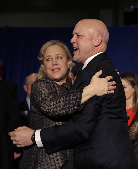 New Orleans Mayor Landrieu wins 2nd term