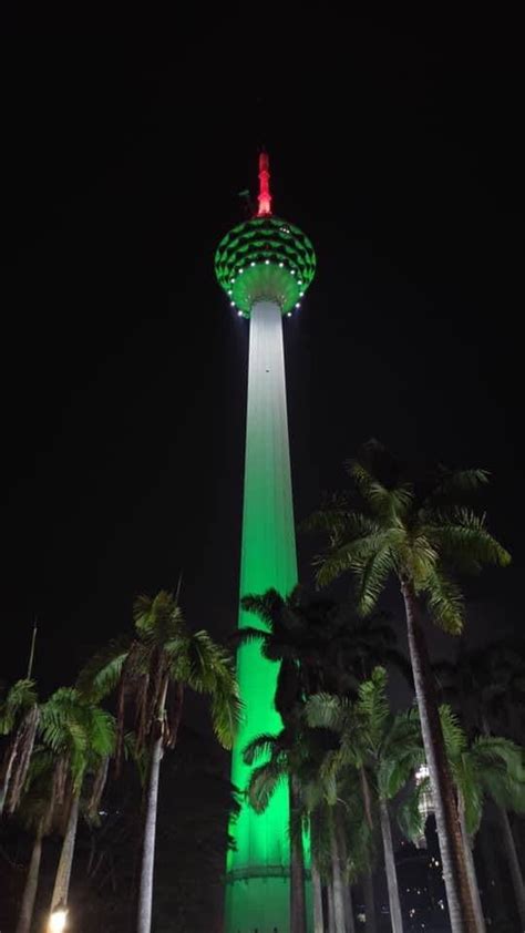 Menara Kuala Lumpur Dilimpahi Warna Bendera Palestin Malam Tadi