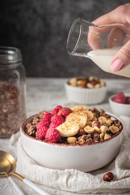 Premium Photo | Granola with fruits and berries