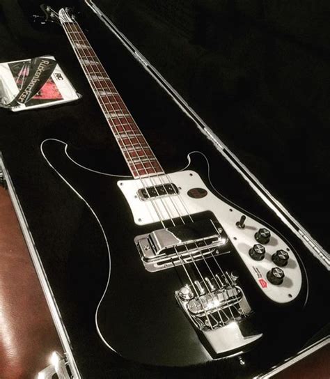 Pin de Diego Barzón en Rickenbacker Bass | Guitarras, Musicales