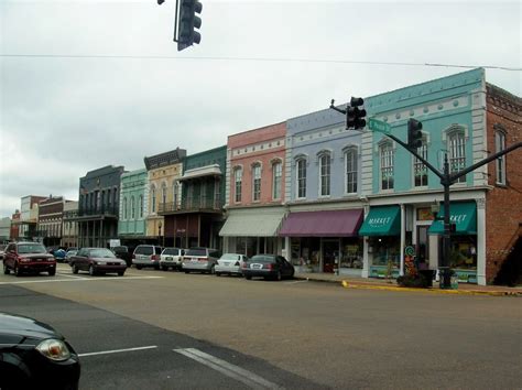 15 Best Small Towns to Visit in Mississippi - The Crazy Tourist